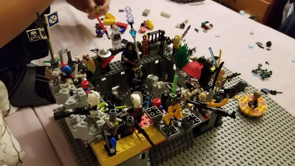 Udało się! Znalazły się klocki 10-letniego Marcela, chłopca z zespołem Aspergera. W akcję pomocy zaangażowały się tysiące osób. "Brakuje mi słów, żeby opisać ogrom bezinteresownej chęci pomocy i wsparcia, którą od Państwa dostałam!! Najważniejsze, że mamy klocki, moja wiara w ludzi poszybowała ku niebu" - napisała w podziękowaniu pani Jowita. 