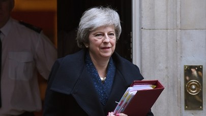 Theresa May zwyciężyła. Pozostanie premierem