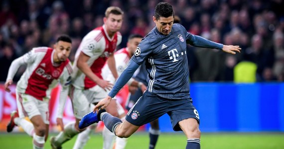 Robert Lewandowski zapewnia Bayernowi pierwsze miejsce w grupie i zostaje królem strzelców fazy grupowej Ligi Mistrzów. Jego Bayern Monachium zremisował dziś z Ajaxem Amsterdam 3:3. Obie drużyny awansowały do 1/8 rozgrywek LM.