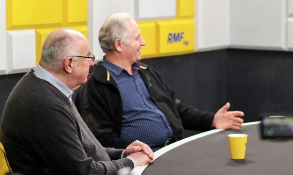 "Jestem w klasztorze w pobliżu stoczni. Wiem, że jest otoczona. Jeden z ojców idzie do stoczni z listem ode mnie i pytaniem, czy mam tam iść, czy nie. Przyszła odpowiedź: nie. Spróbuj się jakoś uchować" - tak 13 grudnia wspomina gość Porannej rozmowy w RMF FM Zbigniew Bujak. "Jestem w więzieniu w Białej Podlaskiej. Jest nas czterech. Jeden z moich towarzyszy mówi: jesteśmy leganie zarejestrowanym związkiem. Jest grobowa atmosfera. Wszyscy są przekonani, że skończy się przelewem krwi" - dodaje Marian Piłka. 
