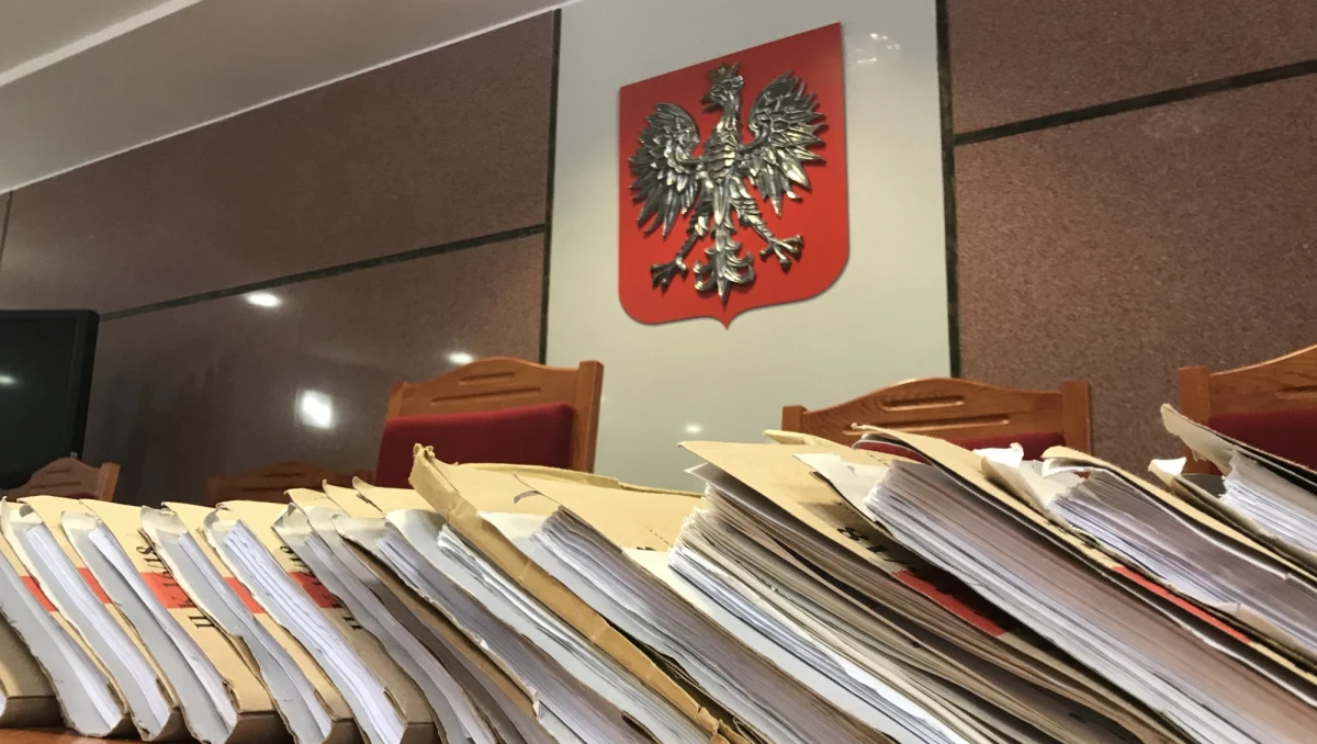 Nie ma paraliżu wymiaru sprawiedliwości z powodu protestu pracowników sądów - przekonywał w Sejmie wiceminister sprawiedliwości Michał Wójcik. Przez posłów opozycji był jednak krytykowany za niewystarczające działania resortu sprawiedliwości wobec rosnącej liczby zwolnień lekarskich urzędników.