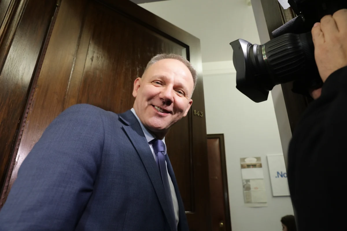 Jacek Protasiewicz - kiedyś związany z PO, potem z Unią Europejskich Demokratów, a teraz z klubem PSL- UED - dołączył do koła Nowoczesnej. O politycznym transferze mówiło się już wcześniej, dziś informacja została potwierdzona. Dzięki temu Nowoczesna ponownie staje się klubem w Sejmie. 
