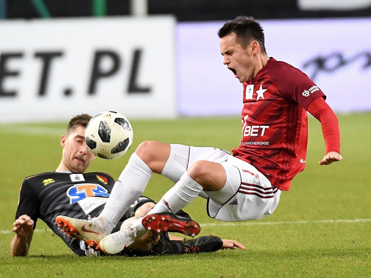 Wisła Kraków nie zmieni w najbliższym czasie właściciela. O fiasku negocjacji z konsorcjum czterech małopolskich biznesmenów poinformował krakowski klub za pośrednictwem serwisu społecznościowego. Zadłużona Wisła może nie dokończyć sezonu w piłkarskiej ekstraklasie.