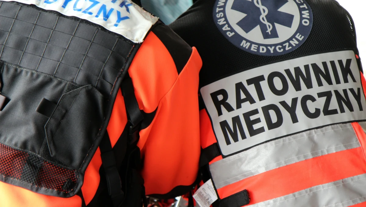 Zderzenie samochodu osobowego, ciężarówki i autobusu na trasie krajowej numer 25 w Płociczu w woj. kujawsko-pomorskim. Dziewięć osób zostało poszkodowanych - w tym cztery trafiły do szpitala. Droga przez kilka godzin była zablokowana. 