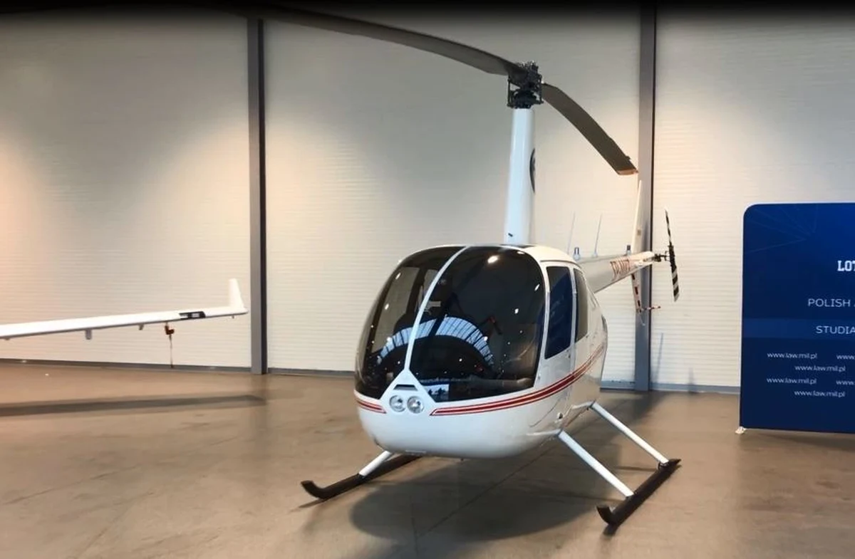 Nowoczesne samoloty do podstawowego szkolenia pilotów otrzymała Lotnicza Akademia Wojskowa w Dęblinie. To  4 samoloty silnikowe Diamond DA 40 oraz 2 śmigłowce Robinson R44. Kosztowały 16 milionów złotych.  