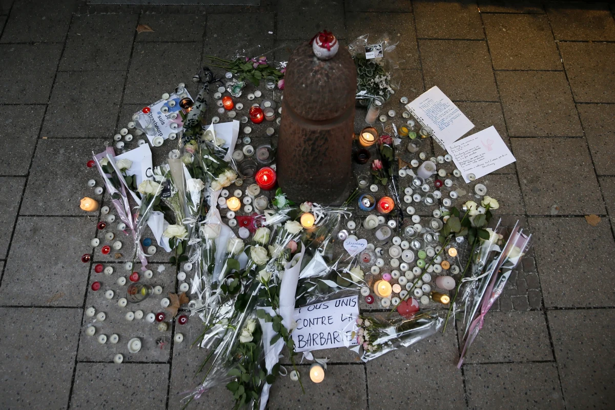 Bilans ofiar śmiertelnych wtorkowego ataku w pobliżu jarmarku bożonarodzeniowego w Strasburgu wzrósł do czterech. Poinformował o tym prokurator Paryża Remy Heitz. W czwartek wieczorem napastnik został zabity przez policję.