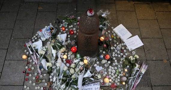 Bilans ofiar śmiertelnych wtorkowego ataku w pobliżu jarmarku bożonarodzeniowego w Strasburgu wzrósł do czterech. Poinformował o tym prokurator Paryża Remy Heitz. W czwartek wieczorem napastnik został zabity przez policję.