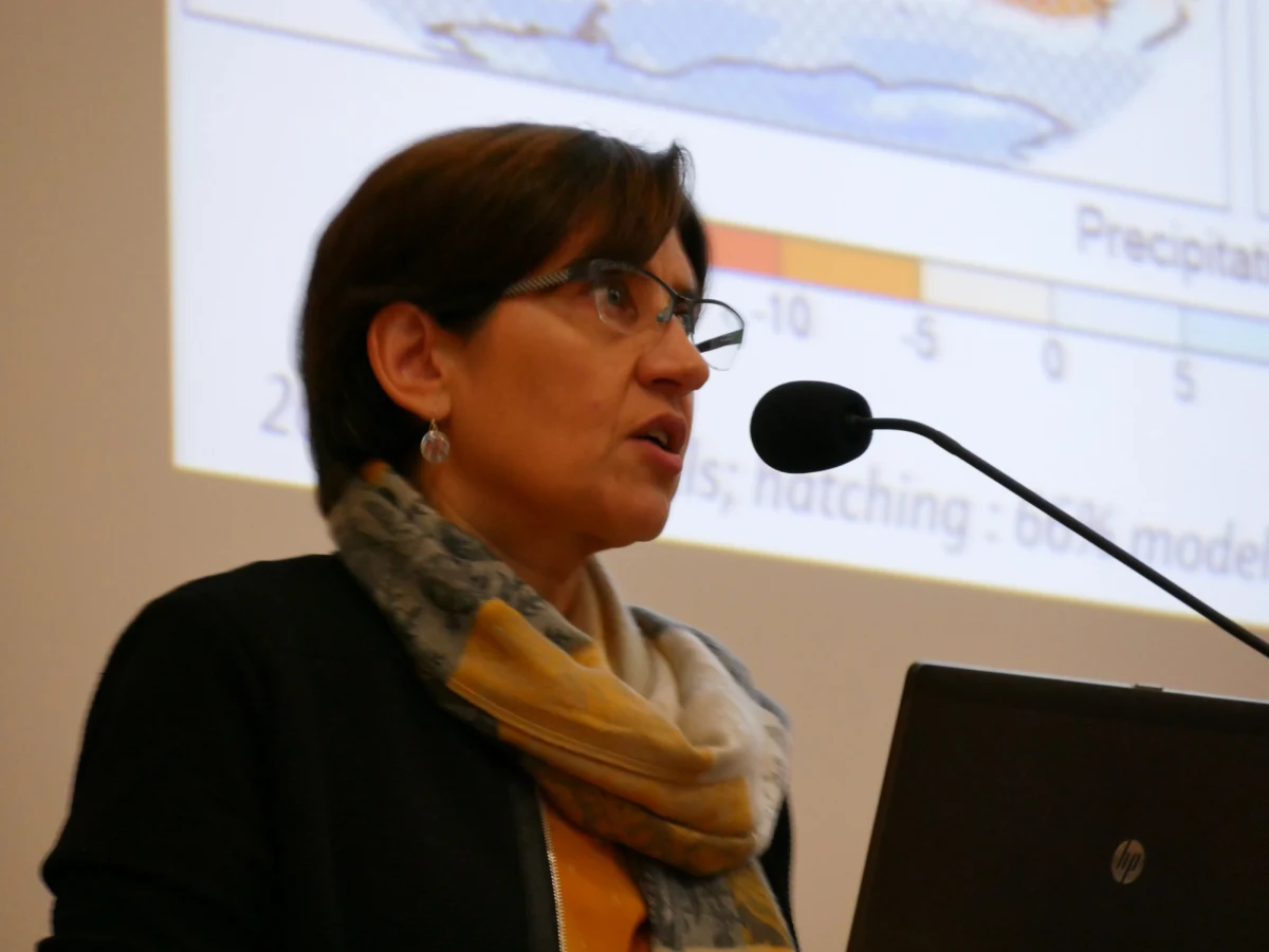 "Kluczem do ugruntowania wiedzy o zmianach klimatu są postępy technologiczne ostatnich lat" - mówi RMF FM Valerie Masson Delmott z Climate and Environment Sciences Laboratory, czołowa badaczka Międzyrządowego Zespołu do spraw Zmian Klimatu. Jej zdaniem, umożliwiają one zarówno dokładniejsze monitorowanie stanu wód i atmosfery, lepsze zrozumienie mechanizmów powstawania zmian, jak i jak i tworzenie dokładniejszych modeli na przyszłość. W rozmowie z Grzegorzem Jasińskim Masson-Delmotte opowiada się za jak największą otwartością badań i dyskusji o zmianach klimatu, ale zwraca uwagę na to, że opinie powinny opierać się naukowo potwierdzonych faktach. 
