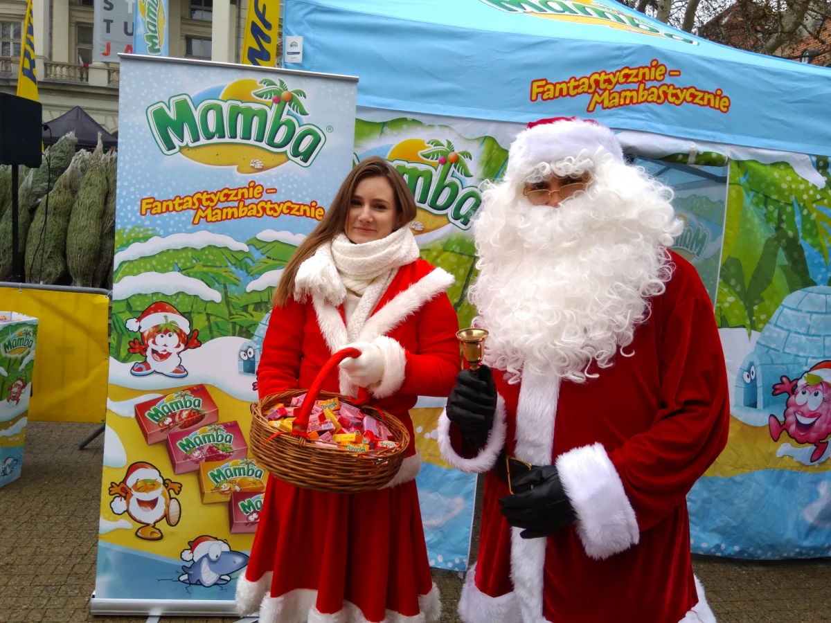 Magię świąt budują nasi najbliżsi, ale nie tylko. Wyjątkowość tego czasu tworzą również świąteczne dekoracje, kolędy, czy zapach domowych wypieków. Bożego Narodzenia nie może być też bez choinki! Dlatego już po raz 18., w 12 polskich miastach rozdajemy Wam świąteczne drzewka. W sobotę byliśmy w Poznaniu.
