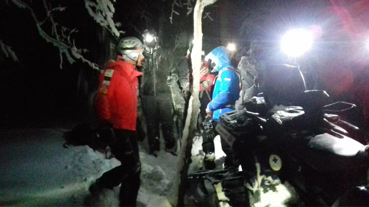 6-osobowa grupa turystów straciła orientację w masywie Bukowego Berda. Było już ciemno, więc poprosili o pomoc goprowców.