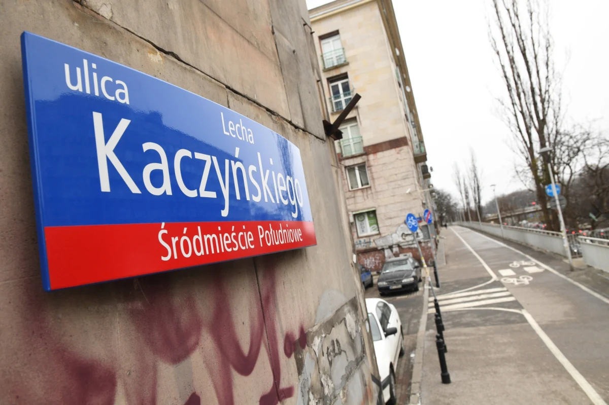 Nie miałem zbyt wielkiej nadziei na wysłuchanie przez prezydenta Rafała Trzaskowskiego i mających większość w Radzie Miasta Stołecznego Warszawy polityków Platformy Obywatelskiej licznych apeli wzywających ich do nieprzywracania komunistycznych patronów ulic. Łudziłem się jednak, że przyjmą oni nieco inną strategię, czyli odłożą tę bardzo ważną sprawę, aby powrócić do niej za kilka tygodni po przeprowadzeniu rzeczowych, pozbawionych emocji dyskusji z historykami.