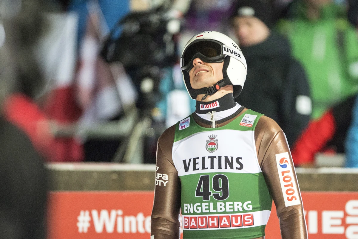 Piotr Żyła powalczy w niedzielnym konkursie Pucharu Świata w skokach narciarskich w Engelbergu o kontynuację dobrej passy z ostatnich tygodni. 31-letni Polak w trzech poprzednich zawodach cyklu stawał na podium. W tym sezonie rzeczywiście imponuje formą. Jego najsłabszym wynikiem jest, jak na razie, szósta lokata z inauguracji w Wiśle. Ostatnio zaś nie zwalnia tempa - w Niżnym Tagile był drugi i trzeci, a w sobotę w Engelbergu drugi. Wcześniej na tym obiekcie ani razu nie znalazł się w Top3.