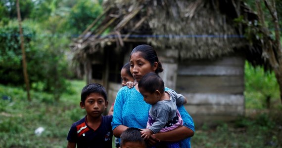 7-letnia Jakelin z Gwatemali zmarła z odwodnienia, przetrzymywana przez wiele godzin przez amerykański patrol graniczny w ośrodku dla nielegalnych imigrantów. Kiedy w końcu dotarła pomoc lekarska, dziewczynki nie dało się uratować. Historia małej Gwatemalki poruszyła cały świat.  