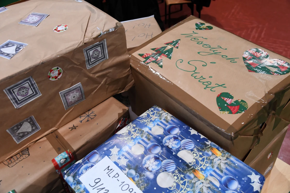 Kilkaset osób wzięło udział w uroczystej Gali 18-lecia Szlachetnej Paczki w Warszawie. Jej hasło to "Wyjątkowi ludzie. Wyjątkowe historie. Zaskakujące show".