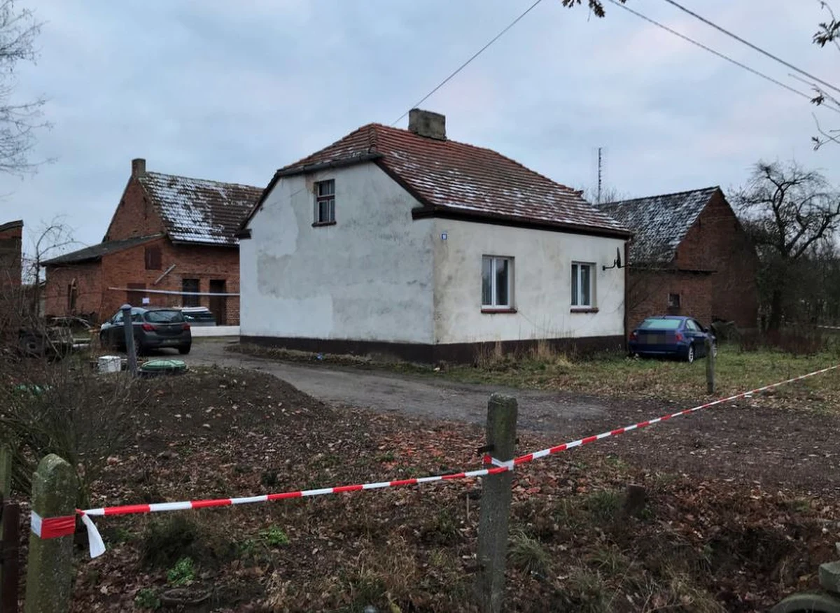 Jest tymczasowy areszt dla ojca czworga dzieci, których ciała i szczątki znaleziono w Ciecierzynie na Opolszczyźnie - dowiedział się reporter RMF FM Marcin Buczek. Od piątku w areszcie jest również 27-letnia matka dzieci: kobieta usłyszała dotąd zarzut zabójstwa jednego noworodka, ale w najbliższych dniach prokuratura chce postawić jej zarzuty zabójstw kolejnych dzieci. Dzisiaj prokuratura oficjalnie potwierdziła, że w Ciecierzynie znaleziono ciała i szczątki 4 noworodków.