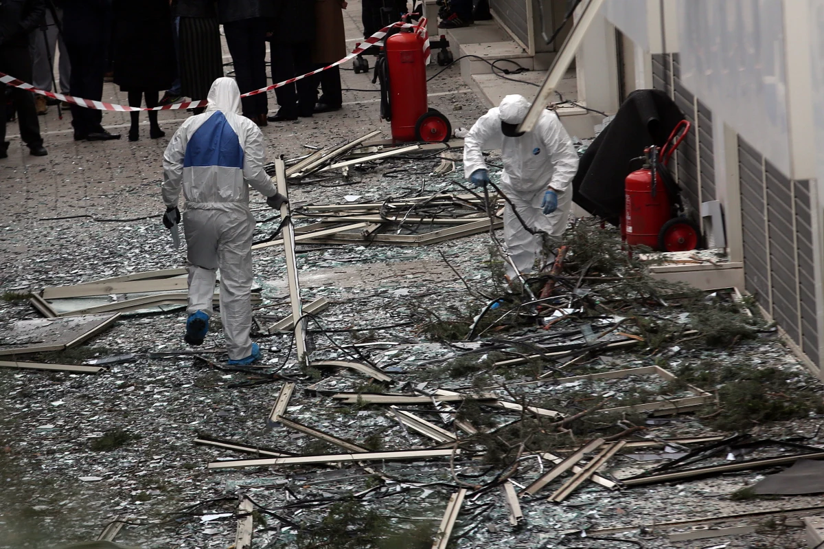 Ładunek bombowy o dużej sile eksplodował w poniedziałek nad ranem przed siedzibą prywatnej greckiej telewizji Skai niedaleko Aten, powodując rozległe zniszczenia. Na razie nie ma doniesień o ofiarach.