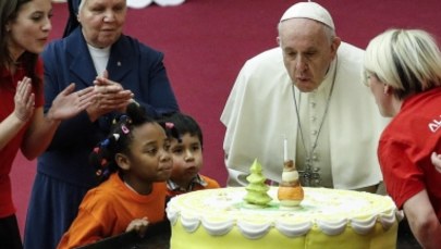 Papież Franciszek dostał na urodziny tort ze swoją podobizną