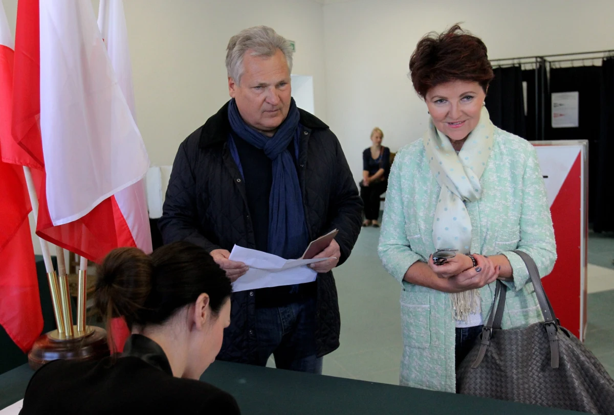 Do 3 czerwca przedłużono śledztwo w sprawie majątku Aleksandra i Jolanty Kwaśniewskich – podała Prokuratura Regionalna w Katowicach. Postępowanie jest prowadzone "w sprawie". 