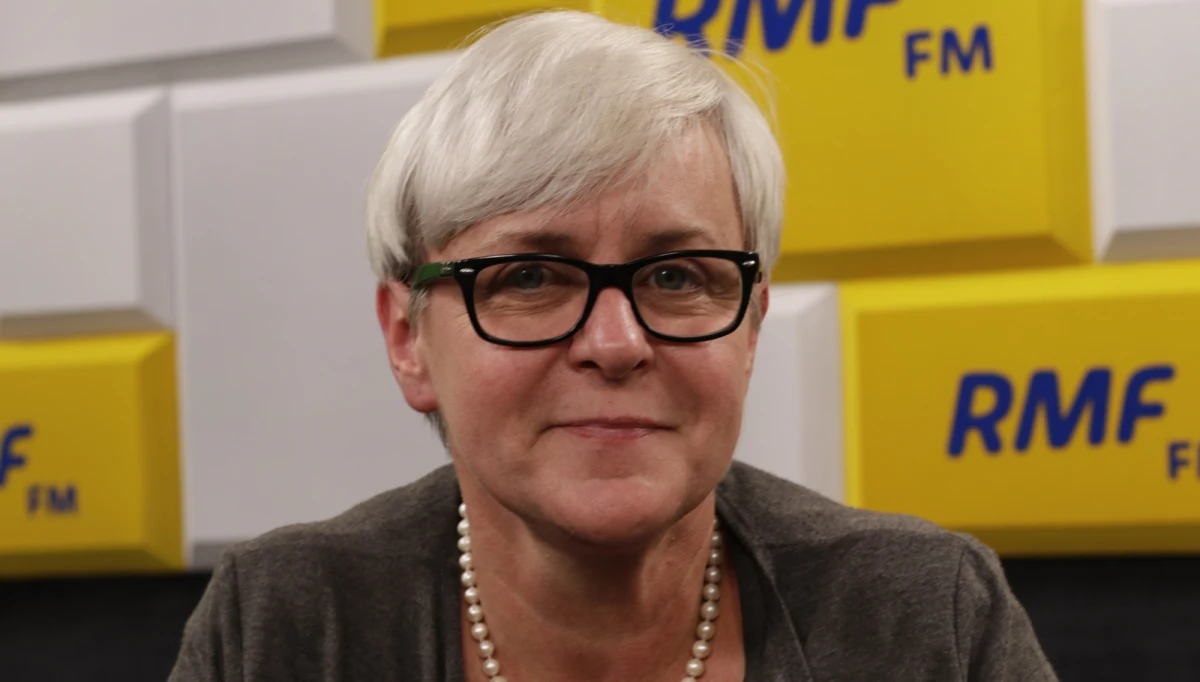 „Ja uważam, że Grzegorz Schetyna jest bardzo dobrym szefem Platformy Obywatelskiej. Jego charyzma tkwi w skuteczności” – mówiła w Popołudniowej rozmowie w RMF FM posłanka PO Joanna Kluzik-Rostkowska. „Lider powinien być skuteczny i powinien umieć do siebie przekonywać. Ja bardzo lubię Władka Kosiniaka, ma świetne wystąpienia, ale jest liderem partii, która ma kilka procent poparcia, a Grzegorz Schetyna jest liderem partii, która ma większe poparcie” – dodała. „Platforma Obywatelska jest bardzo demokratyczną partią, były wybory, wygrał je Grzegorz Schetyna. Wszyscy z nim współpracujemy i koniec, kropka” – zaznaczyła.