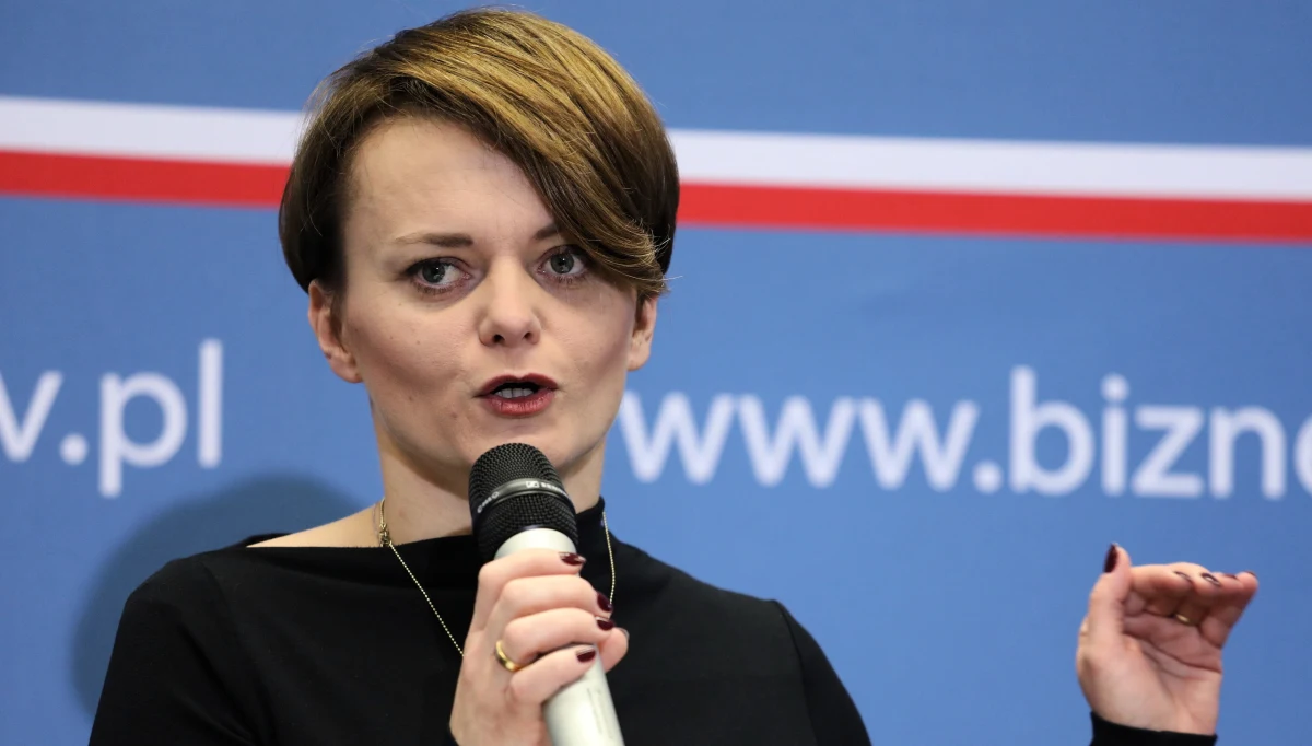 Nie będzie podwyżek cen energii zarówno dla gospodarstw domowych, jak i MŚP oraz samorządów - mówiła szefowa Ministerstwa Przedsiębiorczości i Technologii Jadwiga Emilewicz. Dodała, że dla każdej z tych grup są możliwe "inne" rozwiązania", o których dowiemy się przed świętami.