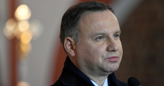 Prezydent w mocnych słowach zarzuca grupie sędziów Sądu Najwyższego złamanie konstytucji. Andrzej Duda przy okazji wystąpienia na publicznym posiedzeniu sędziów Trybunału Konstytucyjnego odniósł się do powrotu tych sędziów do pracy po decyzji Trybunału Sprawiedliwości Unii Europejskiej, a przed nowelizacją ustawy o Sądzie Najwyższym. 