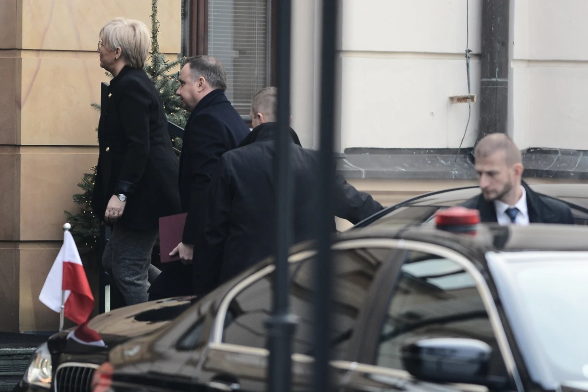 "Sąd Najwyższy odbiera wypowiedź prezydenta, w której zarzuca sędziom złamanie konstytucji, za próbę zastraszenia i nacisku" - tak rzecznik SN sędzia Michał Laskowski komentuje w rozmowie z reporterem RMF FM Patrykiem Michalskim emocjonalną i budzącą duże emocje wypowiedź Andrzeja Dudy. Prezydent zarzucił dzisiaj sędziom SN wprowadzanie w Polsce anarchii.