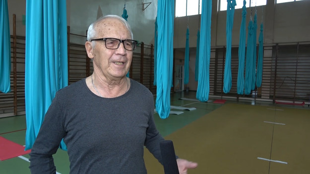 Zajęcia dla seniorów z użyciem akrobatycznego sprzętu – to pomysł działającej w Zagłębiu Miedziowym Fundacji Wspierania Kultury Ruchu OCELOT. Istniejący od 20 lat, eksperymentalny Teatr OCELOT, bliski współpracownik Cirque Du Soleil, Franco Dragone i Ferrari World, postanowił podzielić się swoimi doświadczeniami z osobami między 60 a 80 rokiem życia. Dzięki współpracy z KGHM uczy ich nie tylko przywrócić sprawność ruchową, ale też odnaleźć w życiu cel, sens a nawet szczęście.