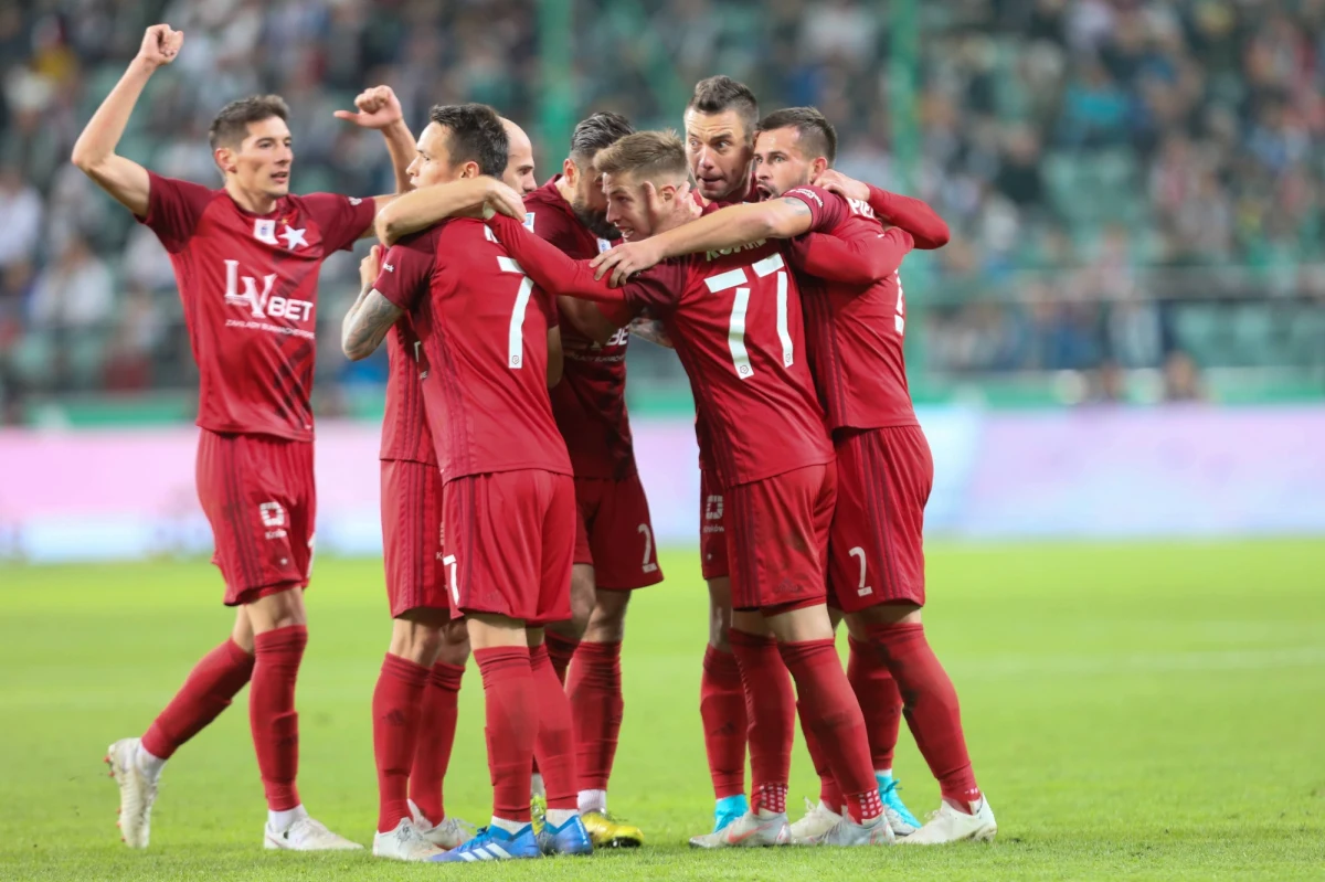 Dziennikarze RMF FM ruszyli tropem tajemniczych inwestorów, którzy przejmują jeden z najstarszych klubów piłkarskich w Polsce: zadłużoną po uszy Wisłę Kraków. Nowi właściciele to Alalega i Noble Capital Partners, które kupiły klub za symboliczne euro, ale zobowiązały się do spłacenia jego wielomilionowych długów.