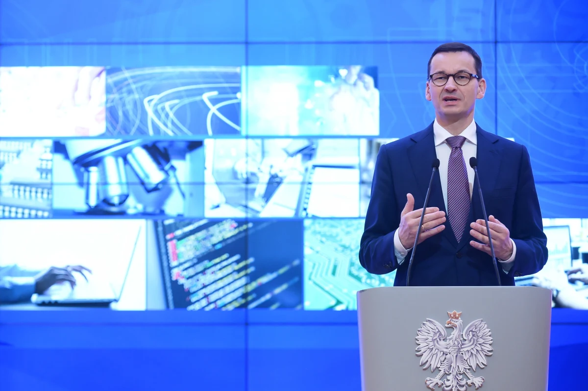 Premier Mateusz Morawiecki ocenił w rozmowie z dziennikiem "The Telegraph", że "stanowcze oświadczenia i surowe słowa niektórych polityków w Brukseli (...) szkodzą wspólnemu celowi wypracowania najbardziej pożądanego rezultatu" w toku negocjacji ws. brexitu.