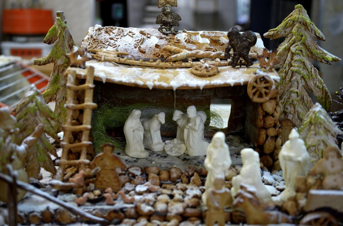 Dzięki determinacji pracowników upadłej firmy cukierniczej z północy Włoch udało się uratować ponad 100-letni drożdżowy zaczyn i wznowić produkcję bożonarodzeniowych ciast panettone i pandoro. Słynne wypieki tej znanej firmy wróciły na rynek i tym samym do włoskich domów.