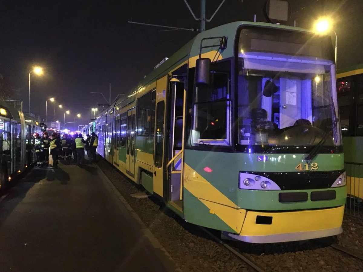 19 osób zostało rannych we wczorajszym zderzeniu trzech tramwajów na ulicy Grunwaldzkiej w Poznaniu. Część z nich jeszcze wczoraj opuściła szpitale. W szpitalach pozostaje 5 osób. Wśród najbardziej poszkodowanych jest motorniczy jednego z pojazdów. Mężczyzna przeszedł poważną operację. 