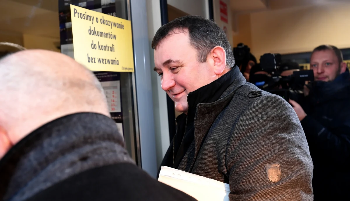 Poseł Stanisław Gawłowski stawił się w siedzibie Prokuratury Krajowej w Szczecinie. Poseł PO może usłyszeć dwa nowe zarzuty.