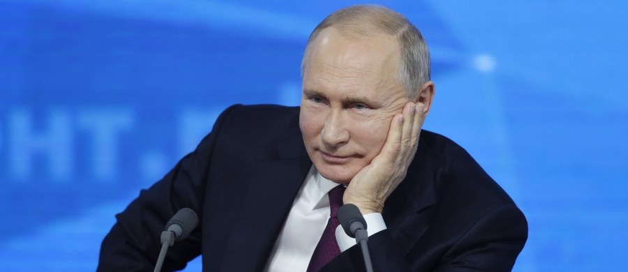 Nie należy lekceważyć ryzyka wojny jądrowej - przestrzegł prezydent Rosji Władimir Putin w czasie dorocznej konferencji prasowej dla mediów rosyjskich i zagranicznych. Mówiąc o relacjach z Ukrainą, ostrzegł, że Rosja będzie umacniać swoją obronność na Krymie. Odnosząc się z kolei do sankcji nałożonych na Moskwę przez kraje Zachodu, stwierdził, że wiążą się one ze wzrostem rosyjskiej potęgi.