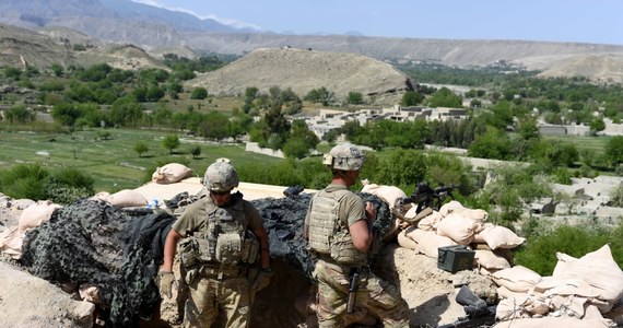 Pentagon planuje wycofać z Afganistanu około połowy spośród 14 tys. służących tam amerykańskich żołnierzy. Taką informację podaje AP, powołując się na źródła we władzach USA. Dodaje, że może do tego dojść latem, jednak na razie nie ma ostatecznej decyzji co do terminu. Agencja AP podkreśla, że jej rozmówcy zastrzegli sobie anonimowość. 