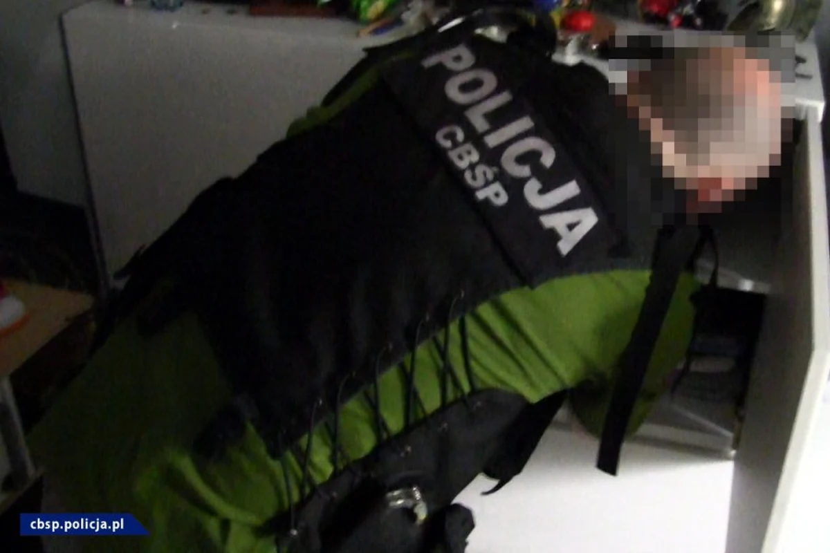 13 osób usłyszało zarzuty handlu dopalaczami. Są to już kolejni podejrzani w śledztwie prowadzonym przez łódzki wydział zamiejscowy Prokuratury Krajowej w Łodzi i Zarząd w Rzeszowie Centralnego Biura Śledczego Policji