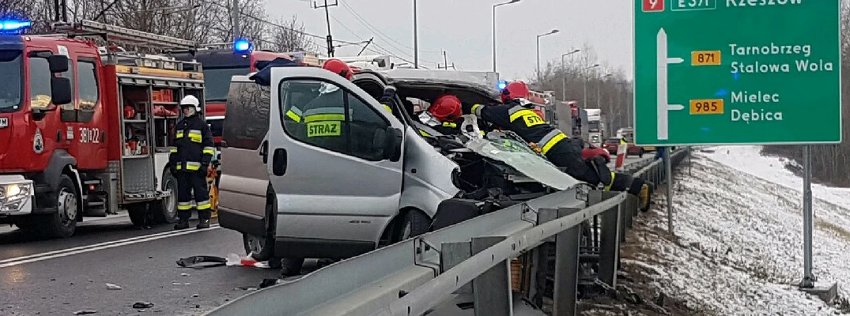 7 osób zostało rannych na drodze krajowej nr 9 w Nagnajowie, między Tarnobrzegiem a Nową Dębą na Podkarpaciu. Doszło tam do zderzenia samochodu dostawczego z busem. 