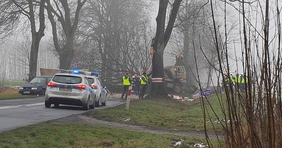 Trzy osoby zostały ranne w wypadku na drodze wojewódzkiej nr 179 między Szydłowem a Piłą w Wielkopolsce. To żołnierze amerykańskiej armii. Trasa jest zablokowana. 