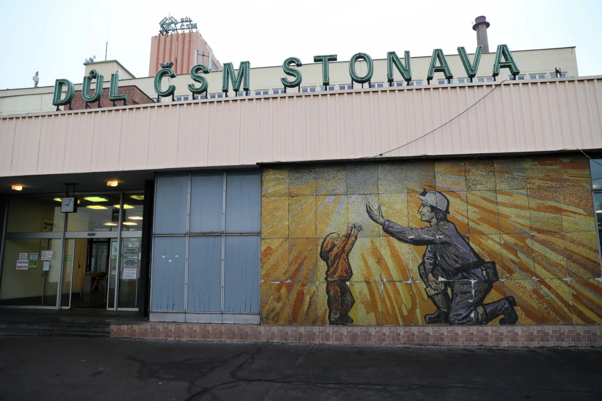 "Akcja wydobycia górników potrwa dnie i tygodnie. Z mojego doświadczenia wynika, że może to potrwać nawet około 2 tygodni" – powiedział szef zmiany ratowników Jaroslav Provazek. W wyniku wybuchu metanu w kopalni Stonava w Karwinie w Czechach zginęło 13 górników. Wśród ofiar śmiertelnych jest 12 Polaków i Czech. Dziesięciu górników zostało rannych. Jeden z najlżej rannych polskich górników, który przebywał w szpitalu w Karwinie, został wypisany z placówki. Stan jednej z osób jest ciężki. W związku z tragedią niedziela w całej Polsce będzie dniem żałoby narodowej.