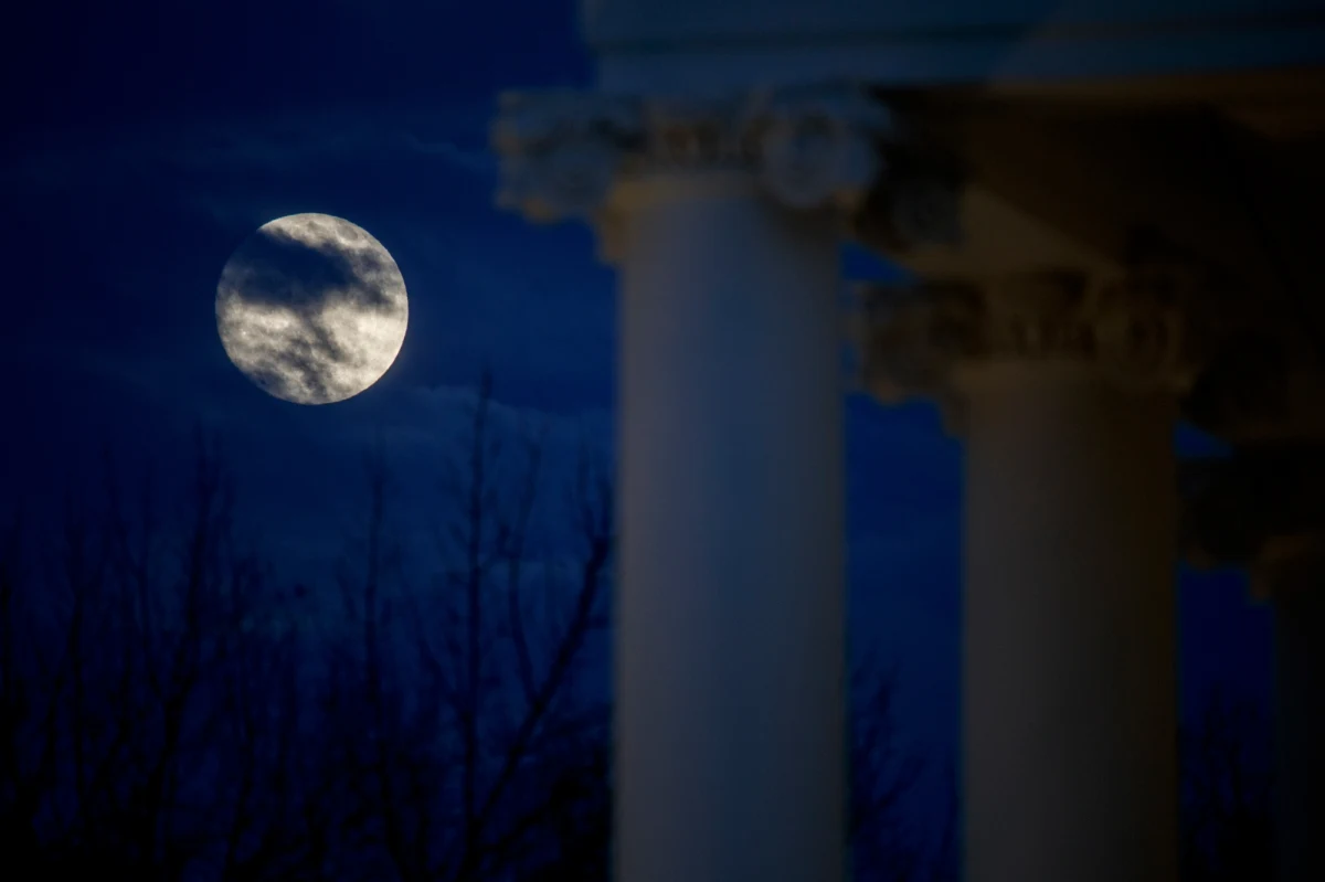 Rząd federalny Stanów Zjednoczonych został częściowo zawieszony. To wynik braku porozumienia w Kongresie w sprawie ustawy przewidującej tymczasowe finansowanie ok. jednej czwartej resortów.