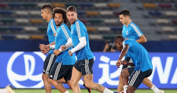 Piłkarze Realu Madryt powalczą w Abu Zabi o trzecie z rzędu zwycięstwo w klubowych mistrzostwach świata. W dzisiejszym finale zmierzą się z drużyną gospodarzy turnieju, mistrzem Zjednoczonych Emiratów Arabskich Al-Ain FC. 