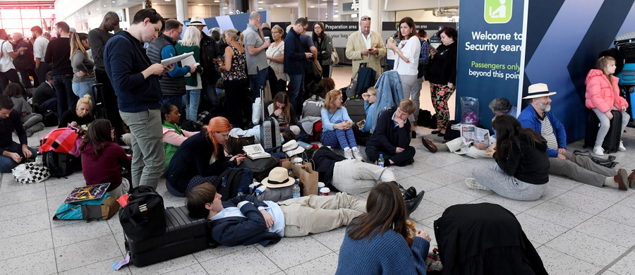 Dwie osoby zatrzymała brytyjska policja w związku z lotami dronów, które od kilku dni w okresie przedświątecznym paraliżowały ruch na podlondyńskim lotnisku Gatwick - podała w sobotę BBC. Przez spowodowany incydentem chaos ucierpiało około 140 tys. pasażerów.