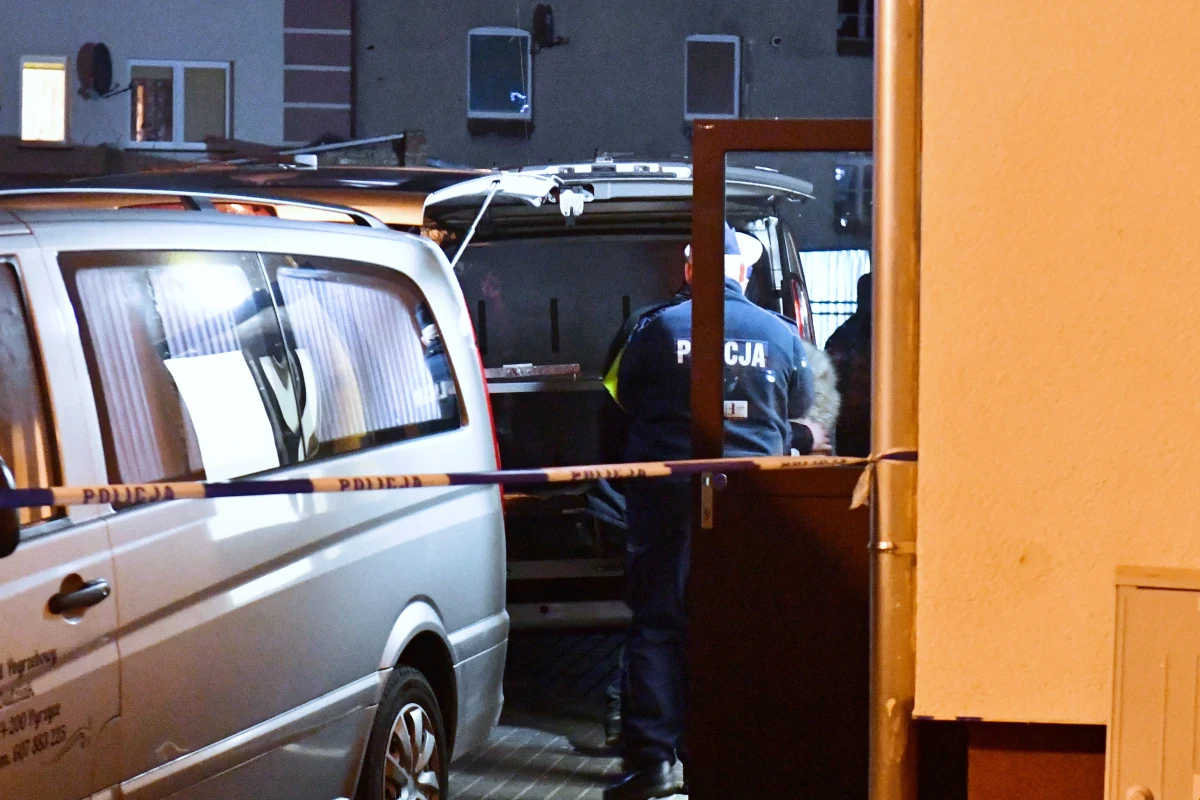 Ciała 4 osób znaleziono w jednym z mieszkań w Pyrzycach (woj. zachodniopomorskie). 
