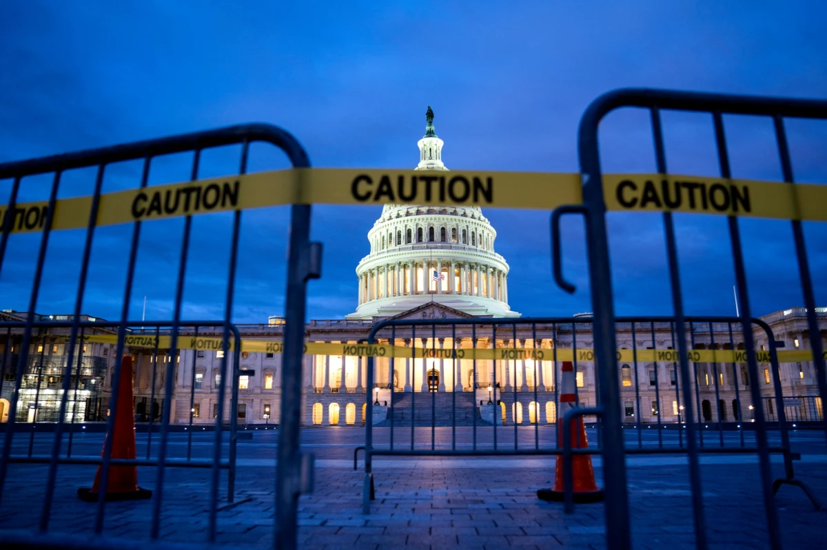 Częściowe zawieszenie pracy rządu federalnego przedłuży się co najmniej do okresu po świętach Bożego Narodzenia bowiem w sobotę impas między prezydentem Donaldem Trumpem i Kongresem w sprawie finansowania muru granicznego z Meksykiem, który uniemożliwia uchwalenie budżetu, pogłębił się.