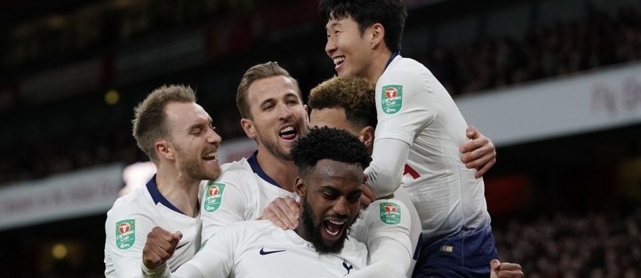 Tottenham Hotspur pokonał na wyjeździe Everton 6:2 w niedzielnym meczu 18. kolejki angielskiej ekstraklasy piłkarskiej i umocnił się na trzecim miejscu w tabeli. Po dwa gole zdobyli Koreańczyk Son Heung-min i Harry Kane.