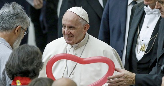 Kolejny rok z rzędu papież Franciszek, a obecnie wraz z nim także siły porządkowe, prowadzi w rankingu zaufania we Włoszech - wynika z sondażu opublikowanego w poniedziałek w dzienniku "La Repubblica". Na ostatnim, 15. miejscu znajdują się partie polityczne.