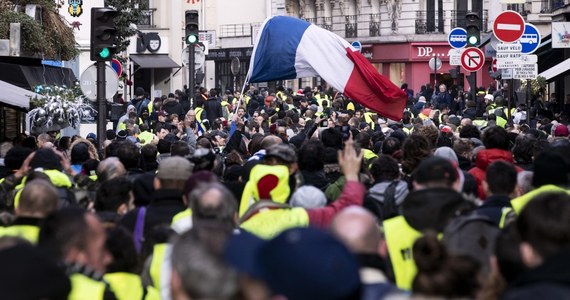 Nowe narzędzie demokracji czy poważne jej zagrożenie? We Francji nie ma zgody co do roli, jaką odegrał Facebook w ukształtowaniu i akcjach ruchu "żółtych kamizelek".