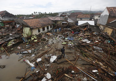 Bilans tsunami w Indonezji: Ponad 370 zabitych, niemal 1500 rannych. Akcja ratunkowa trwa
