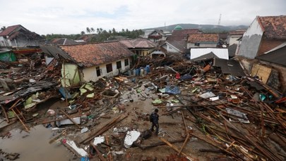 Bilans tsunami w Indonezji: Ponad 370 zabitych, niemal 1500 rannych. Akcja ratunkowa trwa