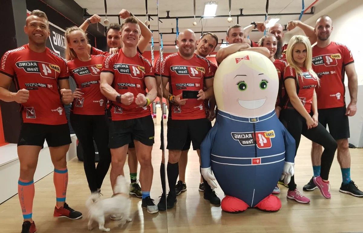 Najlepiej nie zastanawiać się i nie planować, ile dziś przebiegnę, jak i gdzie, oraz ile spalę kalorii. Najlepiej wybrać dla siebie taką aktywność, która sprawia przyjemność - po to, żeby wytrwać - radzi w rozmowie z dziennikarką RMF FM Urszulą Gwiazdą ekipa biegowa RMF 4RACING Team: Szymon Wichrzycki, Tomek Tomczyk i Rafał Słoniewski. Zanim od Nowego Roku zaplanujecie bieganie, siłownię, narty, basen, tenis, rower, rolki... posłuchajcie, jak sportowo "oszukać" mózg!