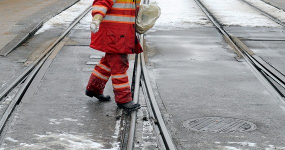 ​IMGW wydało ostrzeżenia pierwszego stopnia przed oblodzeniem dróg w województwach: mazowieckim lubelskim, świętokrzyskim, podkarpackim, małopolskim i śląskim.